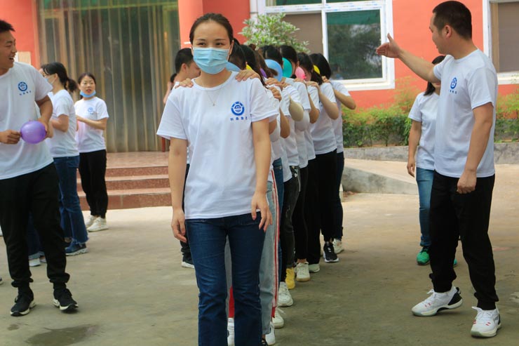 團建之整整齊齊